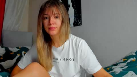 Snapshot of foxy_blond chatting on November 2025 12:13:02 AM Foxy online show from November 2025 12:13:02 AM