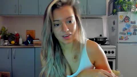 Snapshot of foxy_blond chatting on November 2025 12:55:02 AM Foxy online show from November 2025 12:55:02 AM