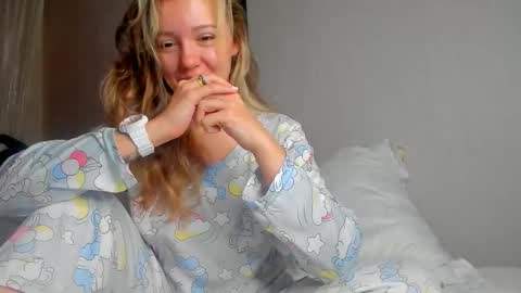 Snapshot of foxy_blond chatting on December 2025 12:30:01 AM Foxy online show from December 2025 12:30:01 AM