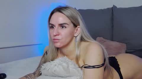 Foxy Kimmi online show from November 2025 07:00:02 AM