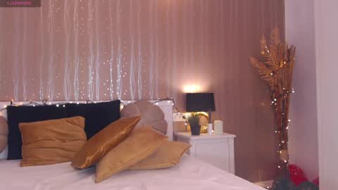 Snapshot of foxyadele_ chatting on December 2024 09:07:01 AM Adela - Single mom. 40 y online show from December 2024 09:07:01 AM
