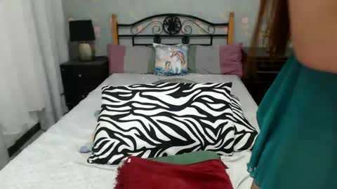 foxyhershey online show from December 2024 09:06:01 PM