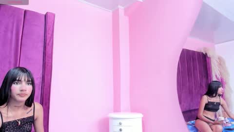 foxyhillx online show from December 2025 05:50:01 PM