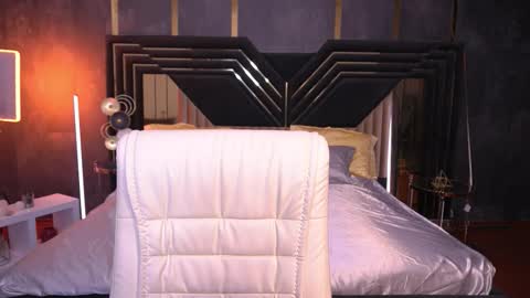 Kate online show from October 2025 08:14:02 PM