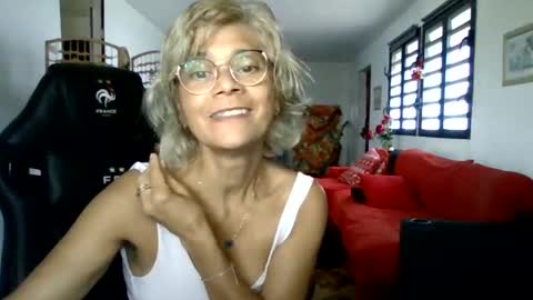 francelune online show from December 2024 12:56:01 PM