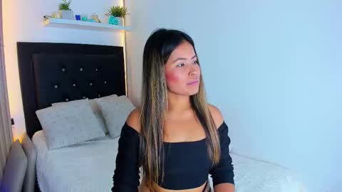 Francesca ----  connected from 1400 to 2100 Colombia time  online show from January 2026 08:13:02 PM