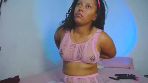 Snapshot of francihot4 chatting on May 2026 01:44:01 AM francihot4 online show from May 2026 01:44:01 AM