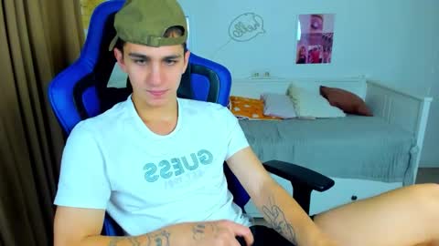 Frank online show from October 2025 04:44:02 AM