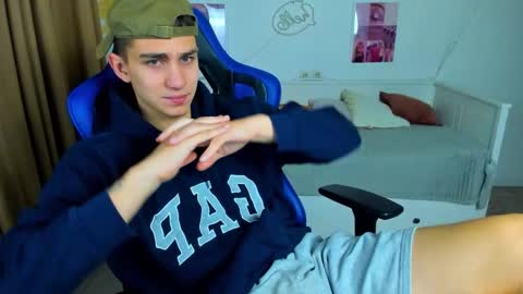 Frank online show from November 2025 05:18:02 AM