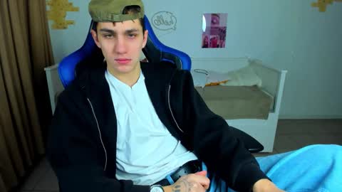 Snapshot of frank_mooree chatting on February 2026 06:11:02 AM Frank online show from February 2026 06:11:02 AM