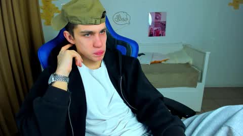 Snapshot of frank_mooree chatting on February 2026 05:56:02 AM Frank online show from February 2026 05:56:02 AM