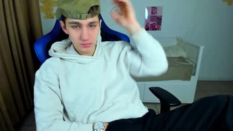 Snapshot of frank_mooree chatting on February 2026 05:44:01 AM Frank online show from February 2026 05:44:01 AM