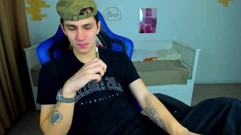 Snapshot of frank_mooree chatting on February 2026 05:44:01 AM Frank online show from February 2026 05:44:01 AM