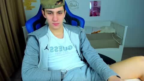 Snapshot of frank_mooree chatting on February 2026 05:47:01 AM Frank online show from February 2026 05:47:01 AM