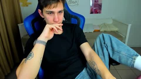 Snapshot of frank_mooree chatting on February 2026 05:16:02 AM Frank online show from February 2026 05:16:02 AM