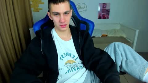 Snapshot of frank_mooree chatting on February 2026 05:17:01 AM Frank online show from February 2026 05:17:01 AM