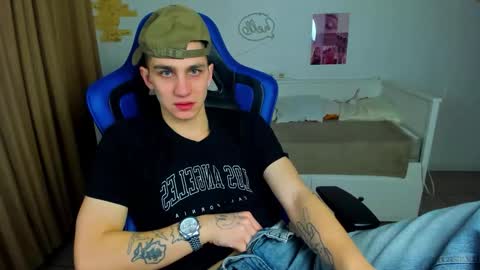 Snapshot of frank_mooree chatting on February 2026 05:52:01 AM Frank online show from February 2026 05:52:01 AM