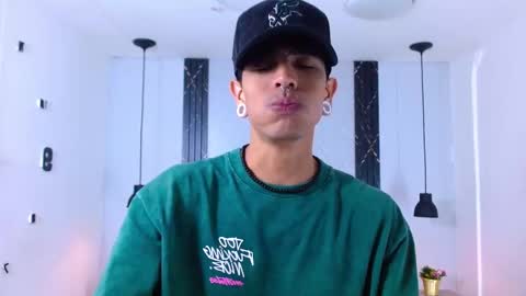 Franvill trato online show from November 2025 06:43:02 PM