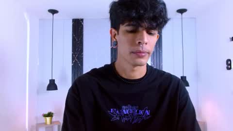 Franvill trato online show from November 2025 07:37:01 PM