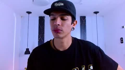 Franvill trato online show from December 2025 07:09:01 PM