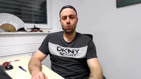 freddow online show from November 2025 03:36:01 PM