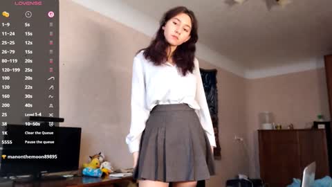 Mia online show from November 2025 06:22:01 AM