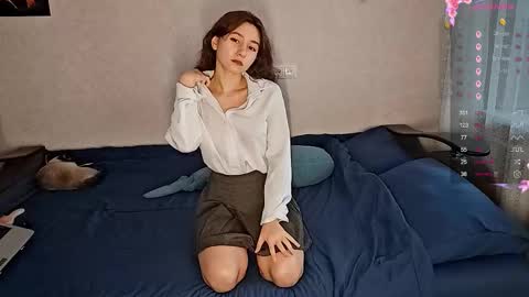 Mia online show from November 2025 09:55:02 AM