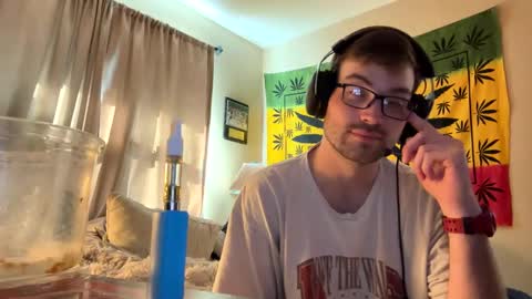 Snapshot of freezeskiii chatting on September 2025 02:50:01 PM freezeskiii online show from September 2025 02:50:01 PM