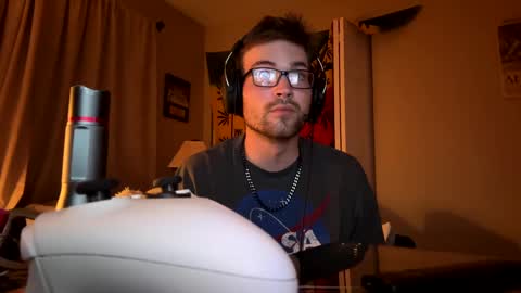 Snapshot of freezeskiii chatting on September 2025 02:13:02 AM freezeskiii online show from September 2025 02:13:02 AM