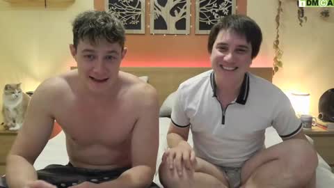 Snapshot of frenchhornybibs chatting on March 2025 08:27:02 PM French Horny Bibs online show from March 2025 08:27:02 PM