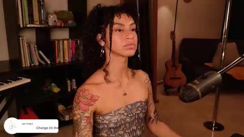 Vale online show from October 2025 12:33:02 AM