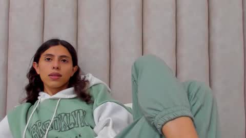 Snapshot of freyamoller chatting on October 2025 07:01:02 PM FREYA online show from October 2025 07:01:02 PM