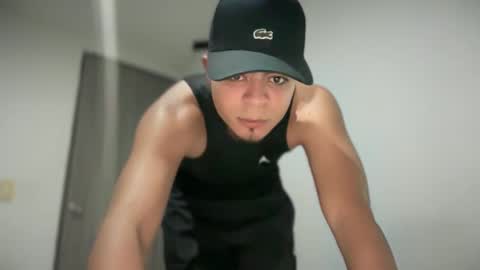 freyva_ online show from February 2025 04:10:02 AM