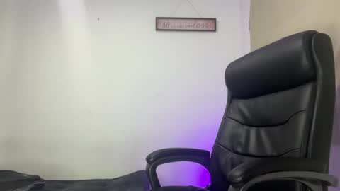 freyva_ online show from March 2026 04:22:02 PM