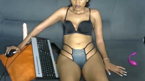 Frian online show from November 2025 07:13:02 PM