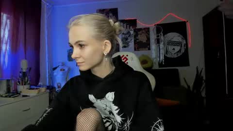 Snapshot of frida_fortune chatting on September 2025 11:57:01 AM Frida A boost to fortune for the one who gives a thumbs up and a bonus lucky for those who support me by joining the fanclub online show from September 2025 11:57:01 AM