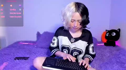 Snapshot of frida_lassi_ chatting on September 2025 07:05:01 PM frida_lassi_ online show from September 2025 07:05:01 PM