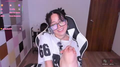 frida_lassi_ online show from April 2026 09:39:01 PM