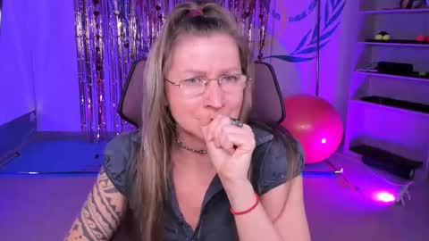 Snapshot of fridatander chatting on February 2025 03:30:01 PM Frida Tander online show from February 2025 03:30:01 PM