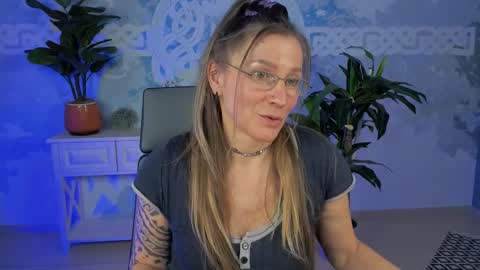 Snapshot of fridatander chatting on February 2025 03:25:02 PM Frida Tander online show from February 2025 03:25:02 PM