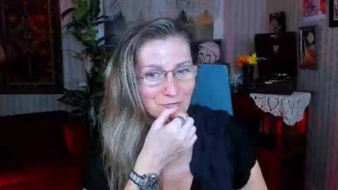 Snapshot of fridatander chatting on September 2025 01:10:01 PM Frida Tander online show from September 2025 01:10:01 PM
