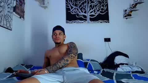 Snapshot of friendsofeverything_ chatting on May 2026 01:54:02 AM Adam y pitter online show from May 2026 01:54:02 AM
