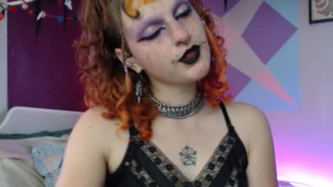 Snapshot of friskyflowers chatting on November 2025 06:08:02 PM cherry online show from November 2025 06:08:02 PM