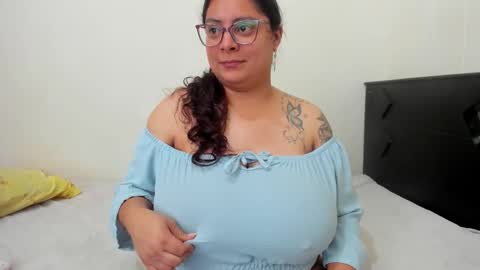 Lucy online show from September 2025 09:49:02 PM