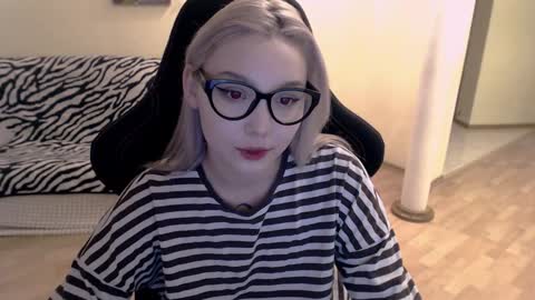 Snapshot of fromsun_forsoul chatting on December 2024 10:28:02 AM Lilith online show from December 2024 10:28:02 AM