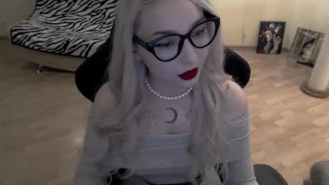 Snapshot of fromsun_forsoul chatting on October 2025 04:06:02 PM Lilith online show from October 2025 04:06:02 PM