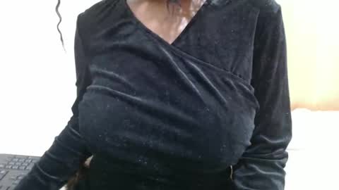 fruity28 online show from November 2025 04:57:02 PM