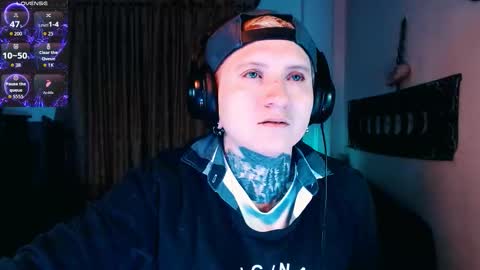 Snapshot of ftmblueyes chatting on January 2026 01:18:01 AM HEHIM online show from January 2026 01:18:01 AM