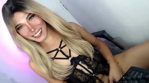sweetyJENNY online show from May 2026 02:11:01 PM
