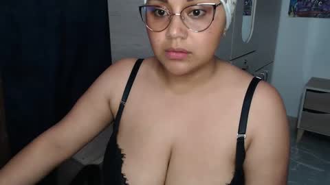 Mia and Gary  online show from September 2025 03:32:01 AM